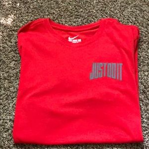 Men’s Nike shirt
